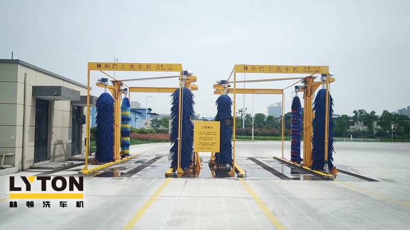 巴士、公交車用電腦洗車機(jī)，采用電腦控制，自動(dòng)化程度高