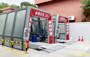 寧波余姚石化陽明西路站選配林頓FX11系列隧道式洗車機2套！加油免費洗車，讓利于民，讓老百姓享受到真正的實惠！