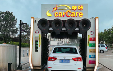 綜合性服務(wù)加油場站常態(tài)化！加油超30L免費(fèi)洗車，山東日照中石油carCare咔咔配置龍門往復(fù)式電腦洗車機(jī)