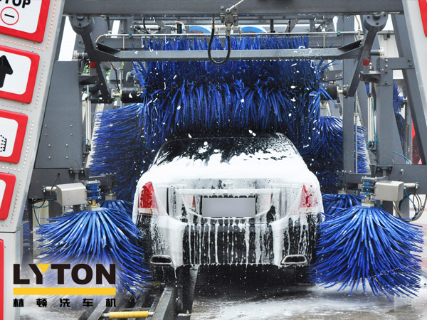 001型高泡洗車液，超潤滑高泡洗車液，高效、環(huán)保、超濃縮，林頓電腦洗車機(jī)專用。