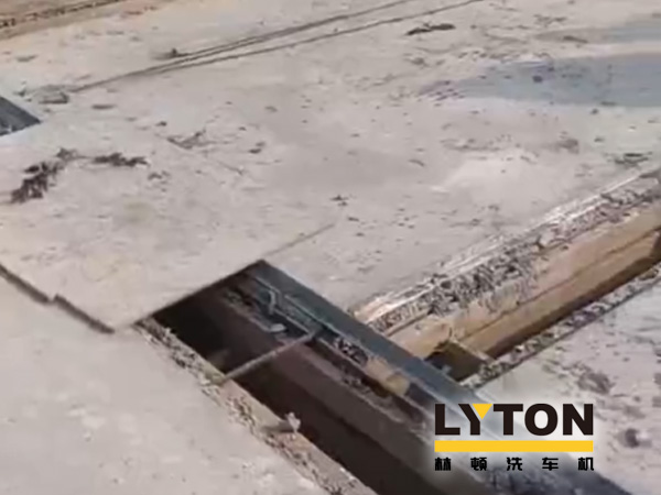南通公交新裝配lyton大型通道式巴士洗車機，現(xiàn)洗車機基礎(chǔ)建設(shè)已完工，待發(fā)貨安裝