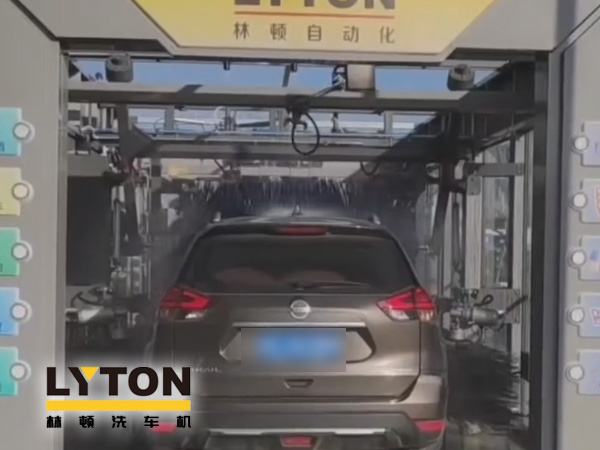 江南古鎮(zhèn)周莊網(wǎng)紅打卡加油站全自動(dòng)洗車(chē)機(jī)安裝完工！現(xiàn)調(diào)試洗車(chē)！