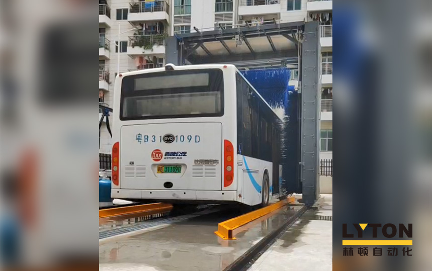 LM-360系列往復(fù)式洗車機 廣泛應(yīng)用于全國各大城市公交系統(tǒng)