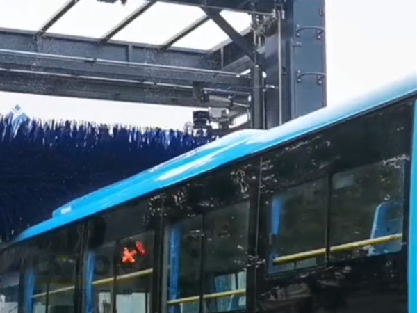 林頓全自動洗車機(jī) 往復(fù)大巴、通道大巴洗車設(shè)備應(yīng)用盡有
